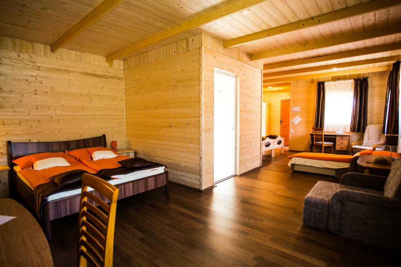 Szatmar Beregi Elmenyliget Aparthotel Fehergyarmat Ngoại thất bức ảnh