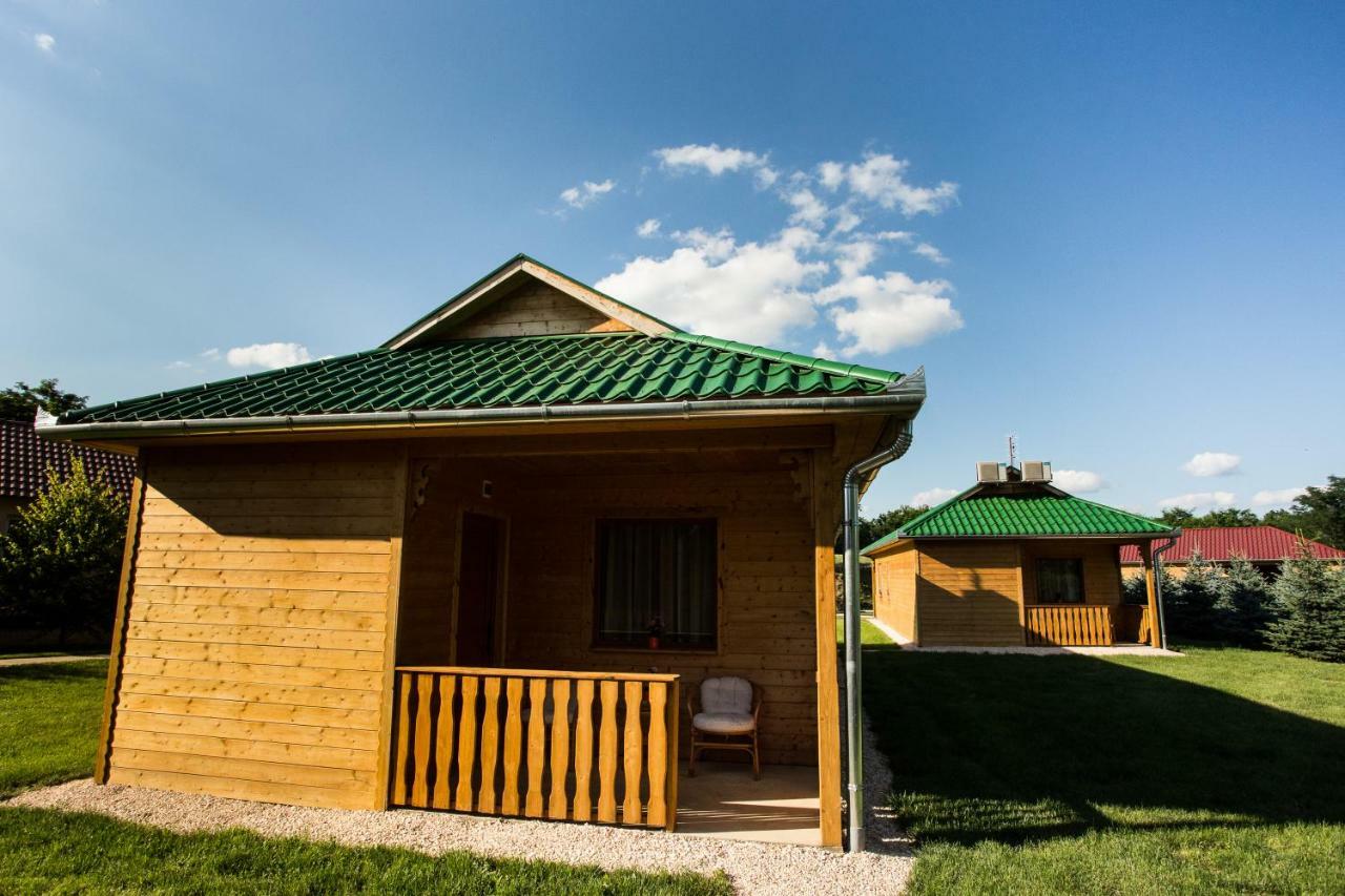 Szatmar Beregi Elmenyliget Aparthotel Fehergyarmat Ngoại thất bức ảnh