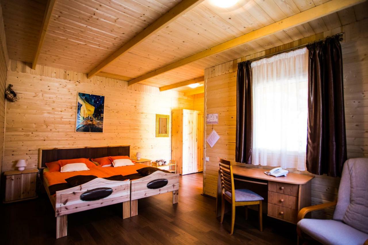 Szatmar Beregi Elmenyliget Aparthotel Fehergyarmat Ngoại thất bức ảnh